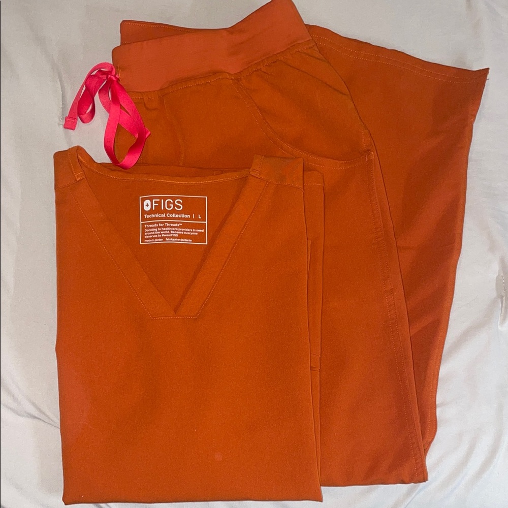 Figs Bold Orange Scrub Set